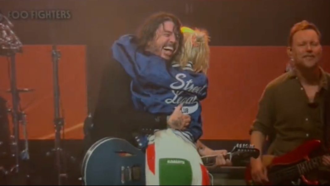 Foo-Fighters-and-Hayley-Williams